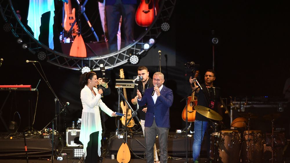 Üsküdar belediyesi 2022-2023 Kültür sanat sezonuna muhteşem açılış dünyaca ünlü sanatçı Mark Eliyahu  müziği ile İstanbulluları mest etti 