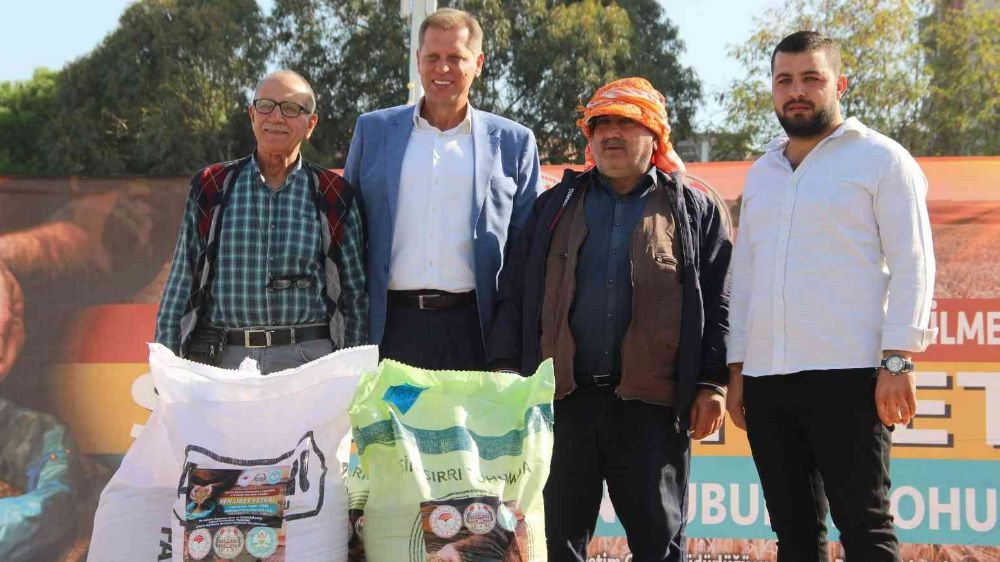 1100 ton hububat tohumu Manisalı üreticilere dağıtıldı