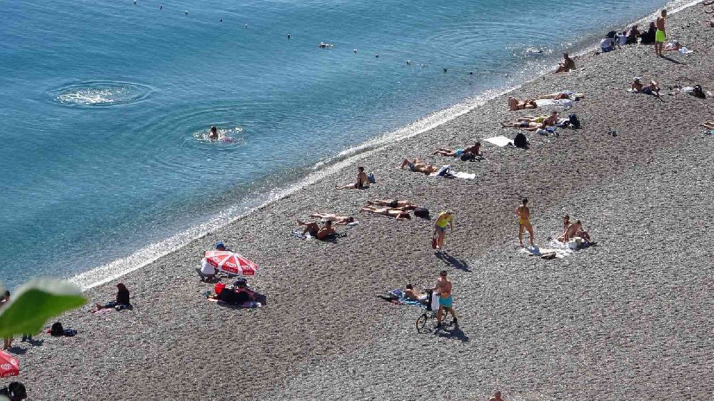 Antalya’da ekim ayı sonunda deniz keyfi