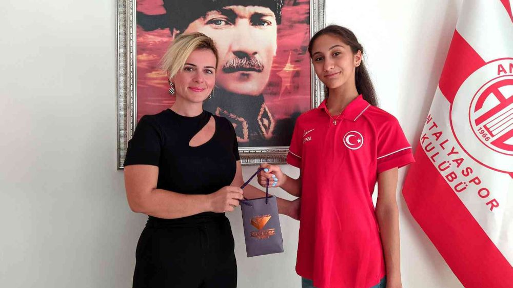 Antalyaspor'u gururlandırdı; Melisa’ya Ödül
