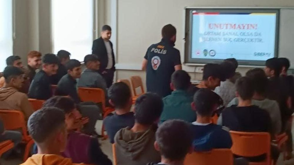 Bitlis'te Öğrenciler, ‘Siberay’ projesiyle  bilgilendiriliyor