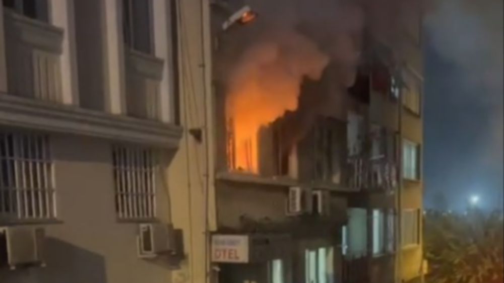 Fatih’te otel yangını korkuttu 2 kişi dumandan etkilendi