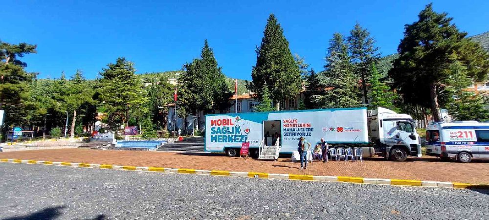 Kepez’in Mobil Sağlık Merkezi ilçe ilçe dolaşıyor