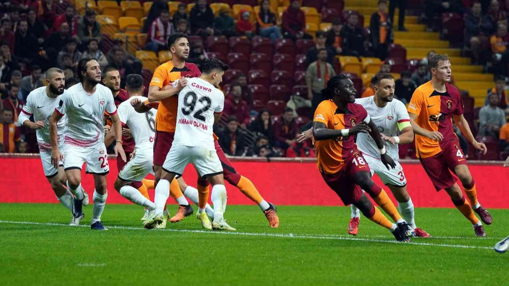Kupada farklı turlayan Galatasaray'da birçok futbolcu ilkleri yaşadı