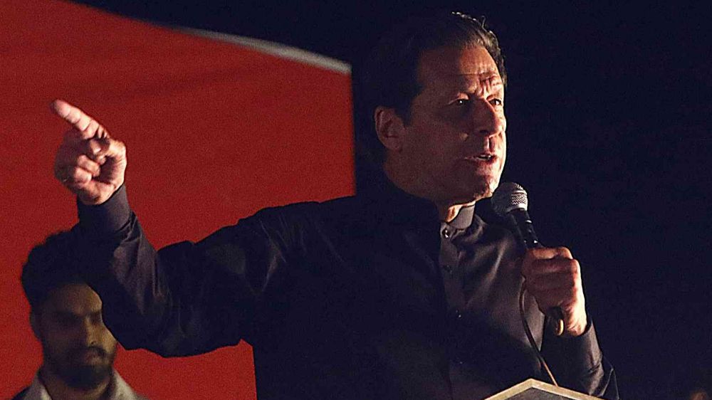 Pakistan’ın eski Başbakanı Khan, erken seçim için başkente yürüyecek