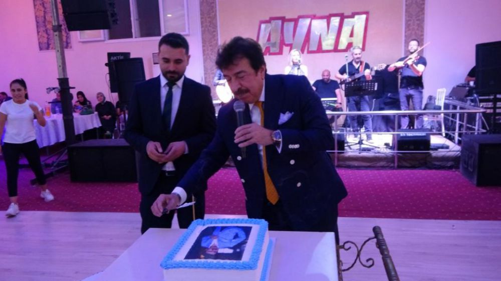 Şair Ahmet Selçuk İlkan 67. yaşını sahnede kutladı