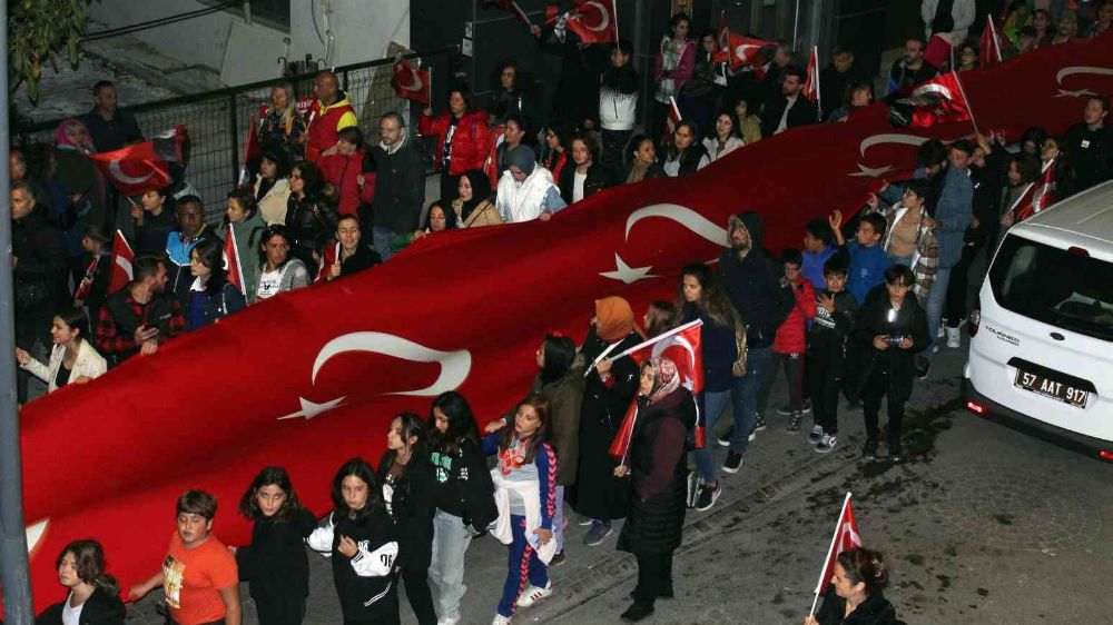 Sinop’ta Cumhuriyet Bayramında fener alaylı kutlama