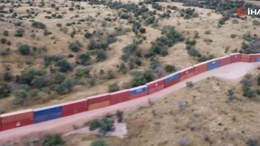 ABD-Meksika sınırına konteynerden duvar