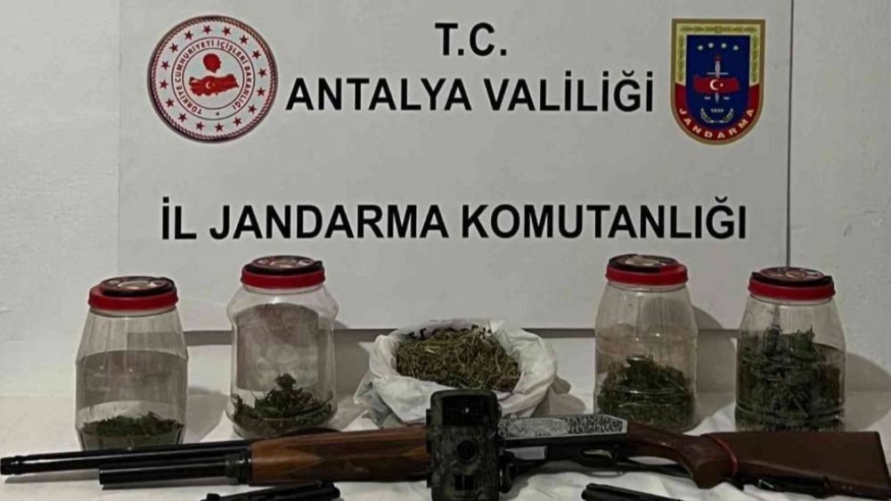 Antalya’da 900 gram esrar ele geçirildi