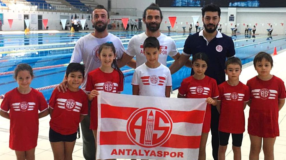 Antalyasporlu sporculardan Atatürk’ü Anma Yüzme Yarışları’nda büyük başarı geldi