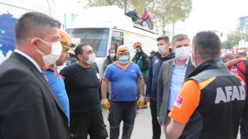 Başkan Ercengiz, Yardım Tırını İzmir'de Kendisi Karşıladı