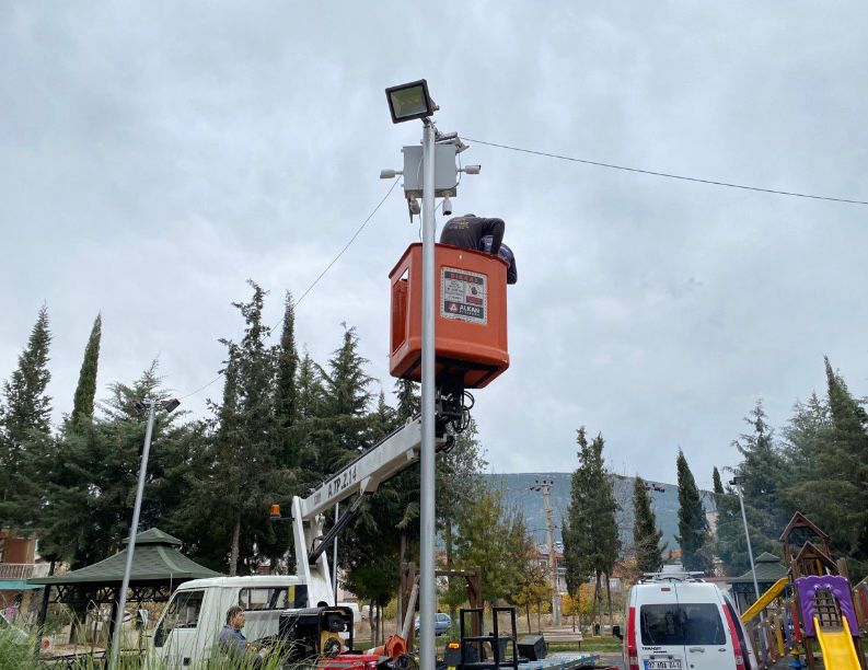Bucak Belediyesi parkları kamera sistemi ile güvenlik altına alıyor