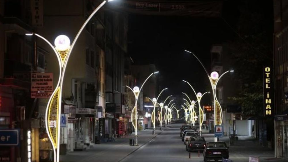 Bucak Cumhuriyet Caddesi Modern Işıklandırma Sistemi İle Işıl Işıl