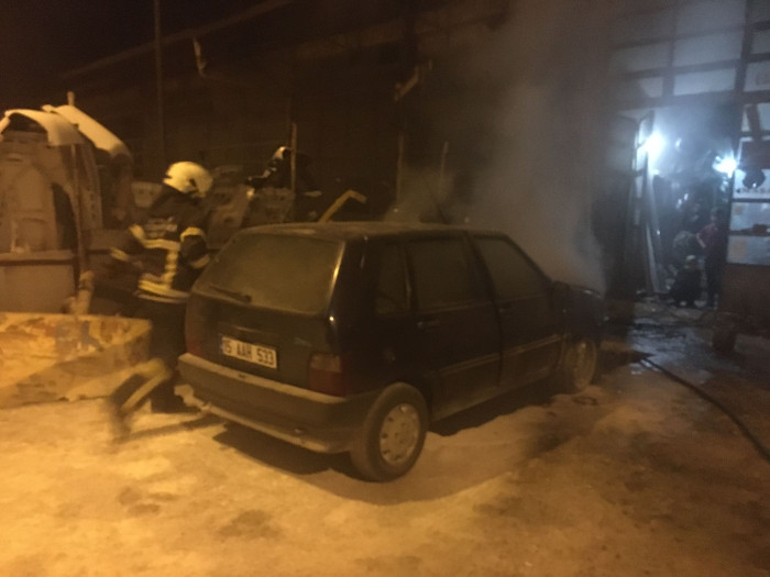 Bucak'ta Araç Yangını Büyümeden Söndürüldü