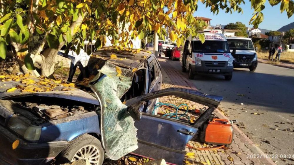 Bucak'ta Kaza Araç Hurdaya Döndü 1 yaralı