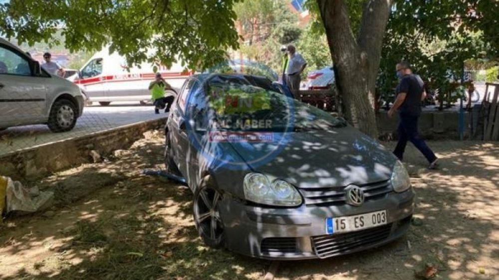 Bucak'ta Otomobil Evin Bahçesine Girdi 1 Kişi Yaralı