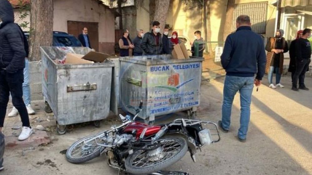 Bucak'ta Trafik Kazası 2 Yaralı Çöp Konteynerine Çarptı