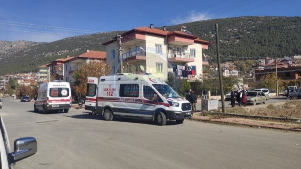 Bucak'ta Trafik Kazası 2 Yaralı Motosiklet ile Otomobil Çarpıştı