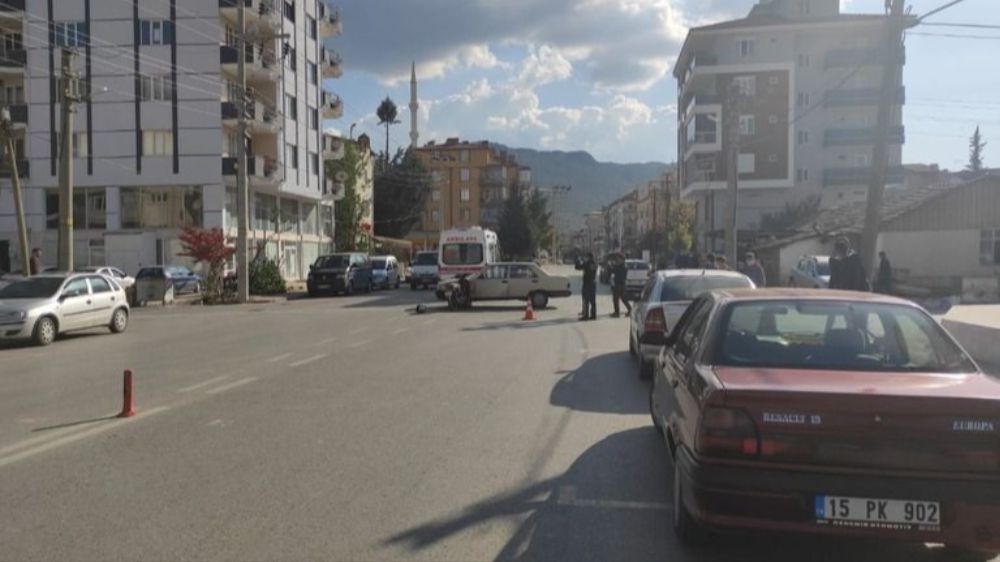 Bucak'ta Trafik Kazası Motor İle Otomobil Çarpıştı