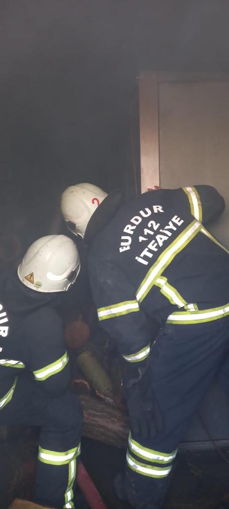 Burdur'da fırının deposunda yangın korkuttu