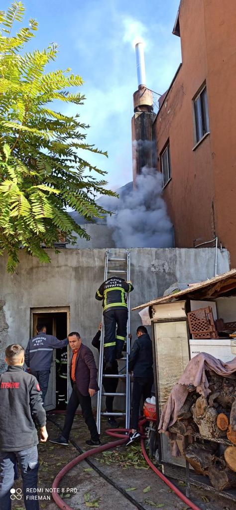 Burdur'da fırının deposunda yangın korkuttu