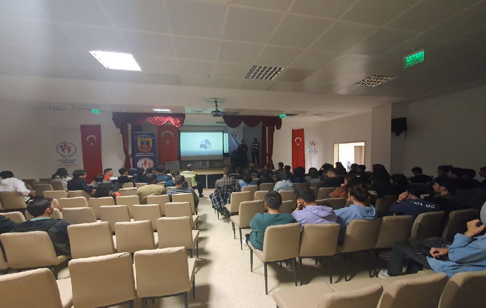 Burdur'da Jandarma ekiplerinden KYK Yurdunda eğitim
