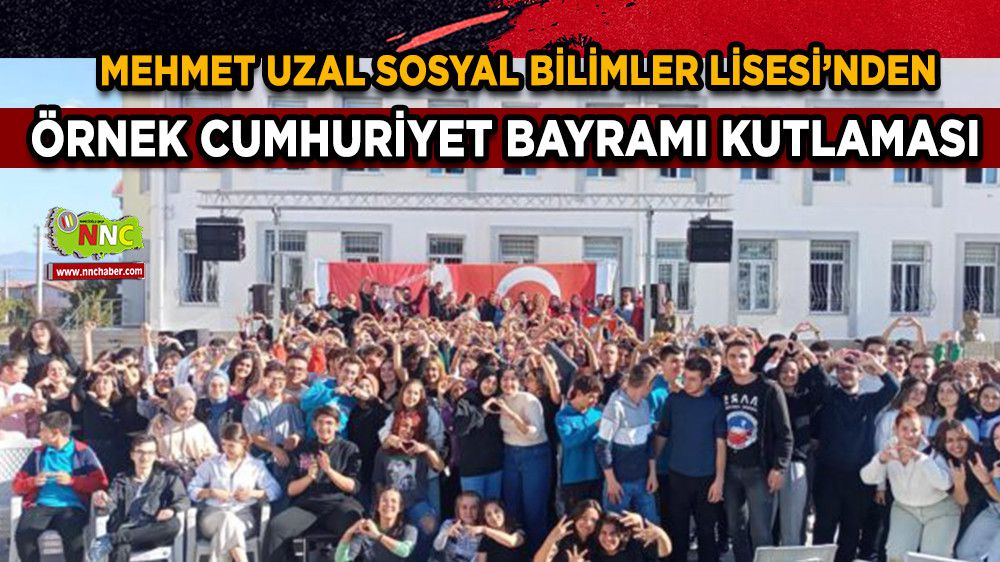 Burdur'da liseden örnek Cumhuriyet Bayramı kutlaması