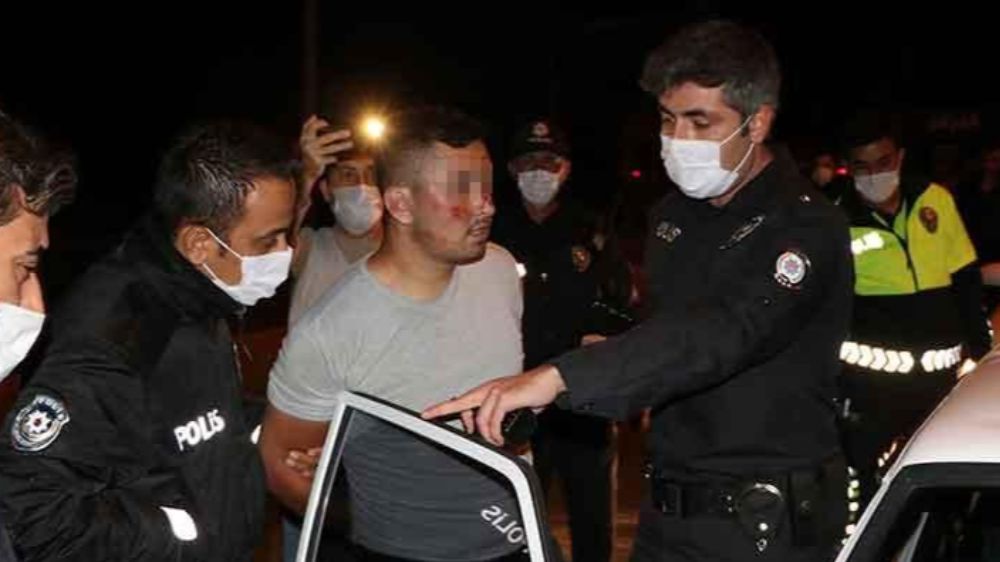 Burdur'da Yaşandı Polisten Kaçtı Polis Arabasına Çarptı