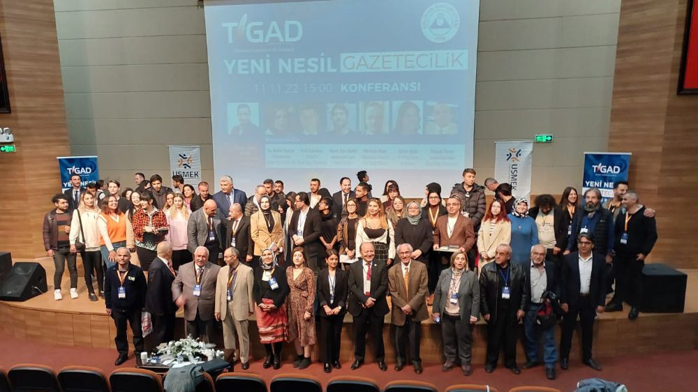 Deneyimli gazeteciler Kayseri'de yeni nesil gazeteciliği konuştu