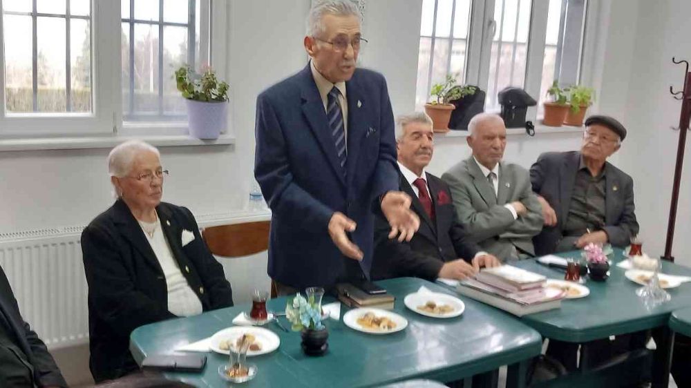 Eskişehir'de 48 yıl sonra emekli öğretmenler bir araya geldi