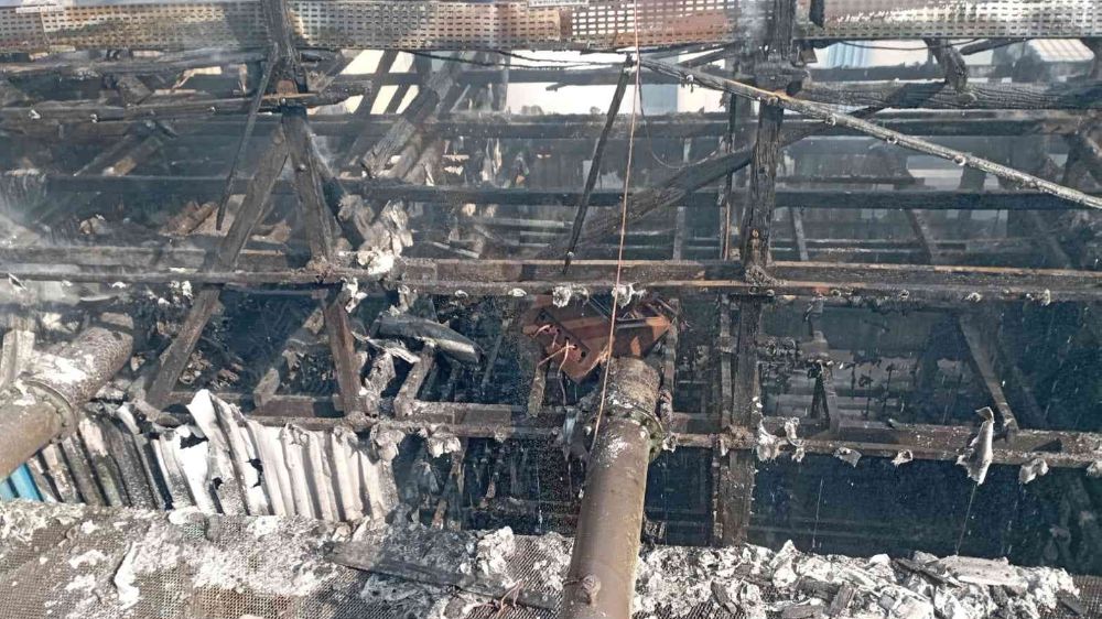 Hatay’da demir çelik fabrikasında patlamadan dolayı yangın oluştu