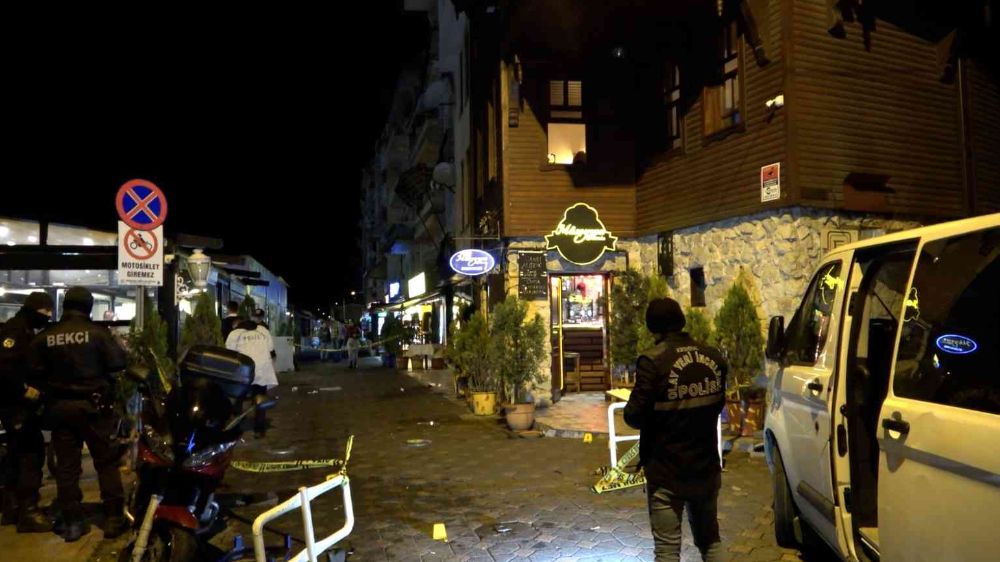 Maskeli saldırganlar restoran işletmecisine silahla saldırdı: 2 yaralı