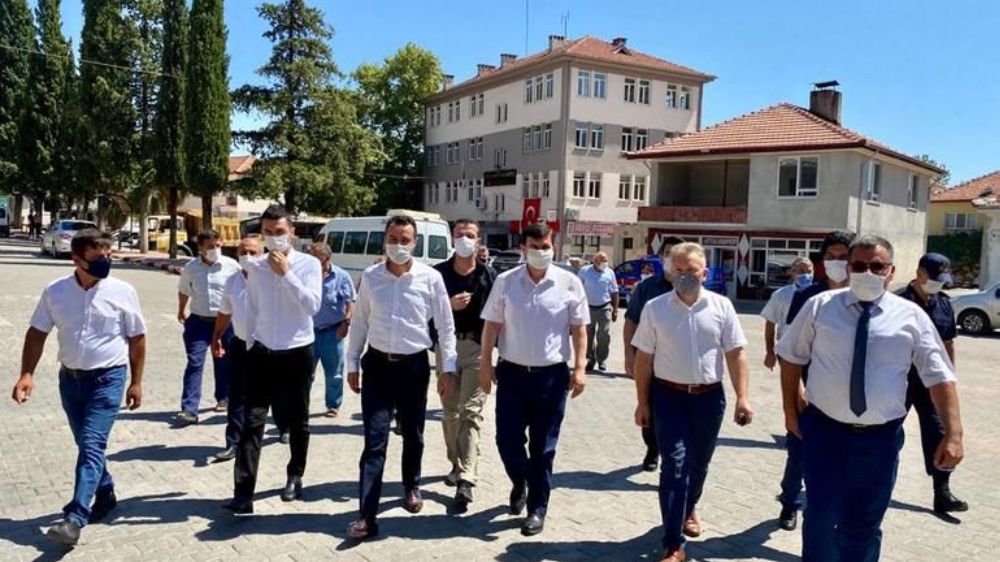 Milletvekili Uğur Meşhur Melli Yemiş'ini Vali Arslantaş'a Tanıttı