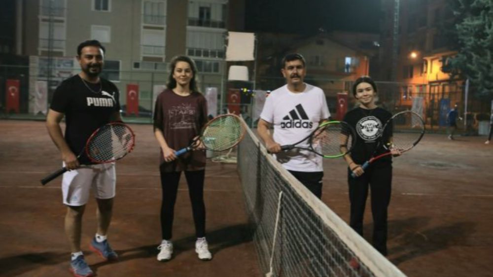 Vali Arslantaş Cumhuriyet Kupası Tenis Turnuvasının Açılışını Yaptı