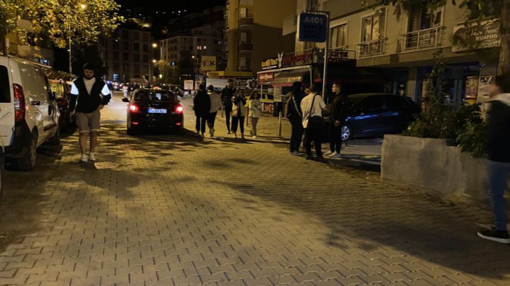 Zonguldak sallandı vatandaşlar, sokağa akın etti