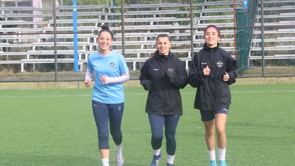 Adana Demirspor Kadın Futbol Kulübü Antalyaspor maçına hazırlanıyor 