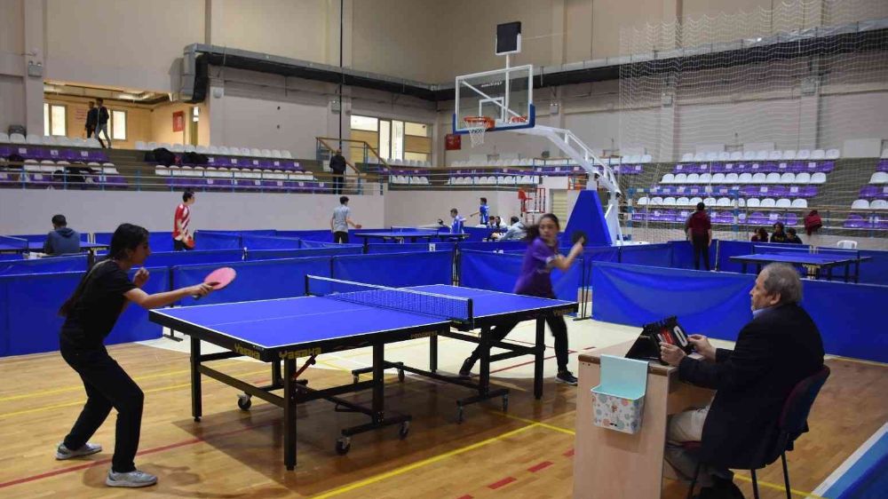 Afyon'da Masa tenisi müsabakaları başladı