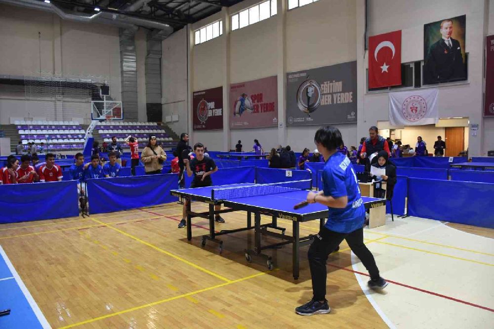 Afyon'da Masa tenisi müsabakaları başladı