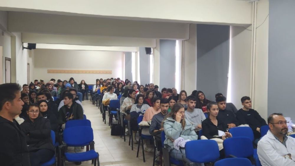 Afyon'da öğrenci velilerine uyuşturucu ile mücadele eğitimi