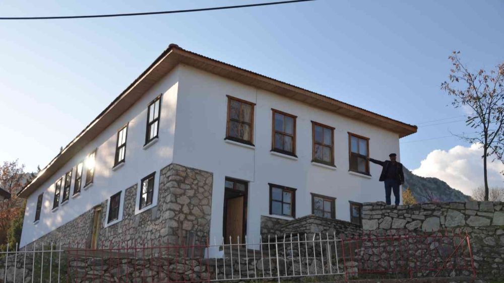 Antalya'da 94 yıllık ilkokul yenilendi