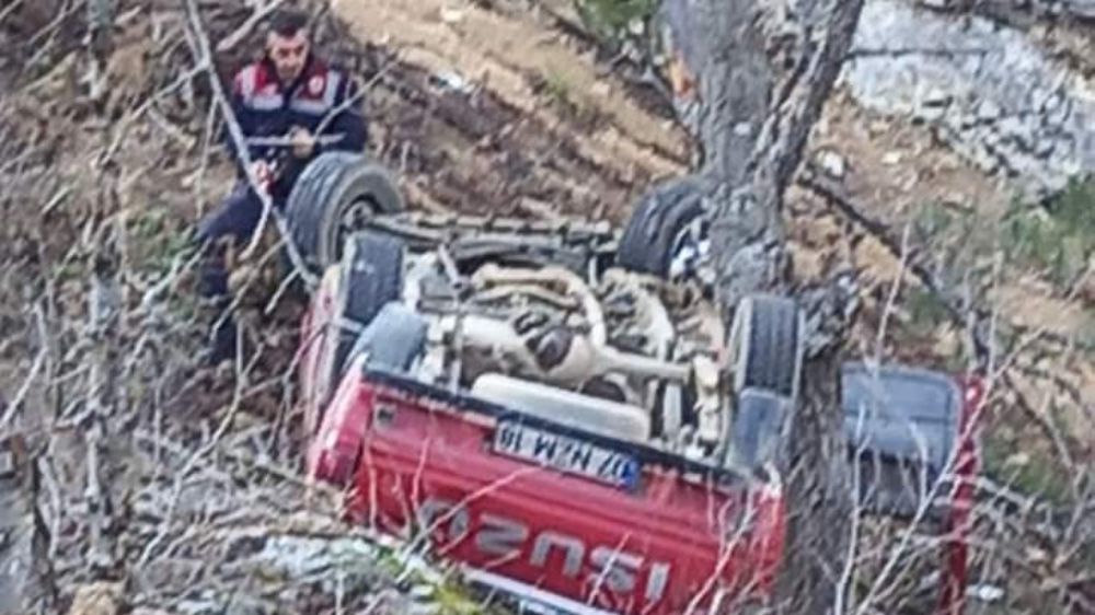 Antalya’da kamyonet uçuruma yuvarlandı 1 ölü 1 yaralı