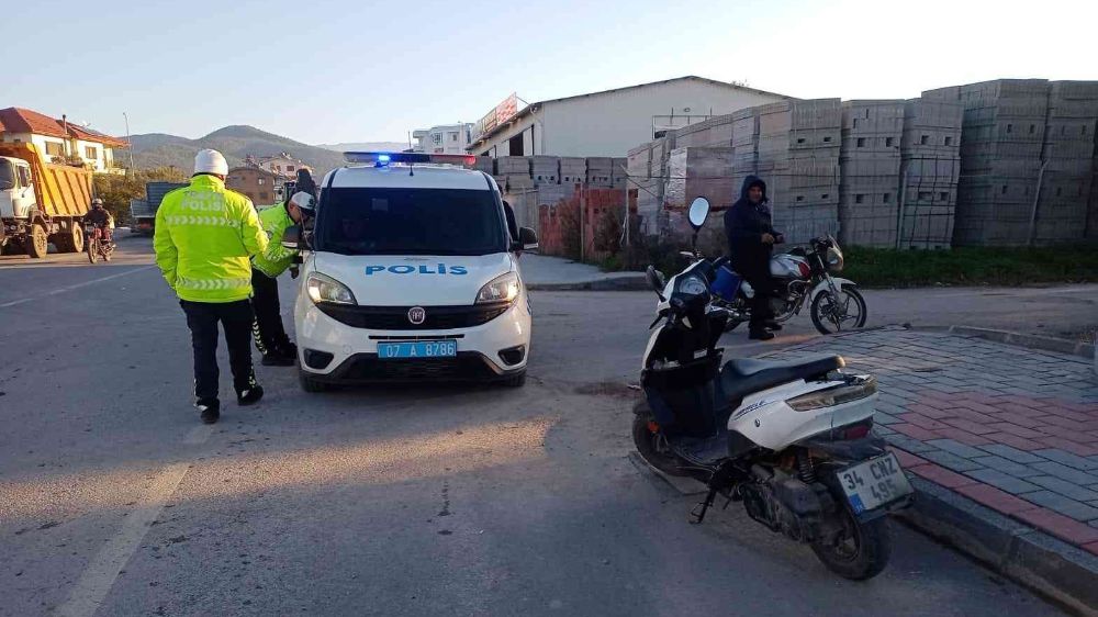 Antalya'da motosikletli şahıs ölümün kıyısından döndü