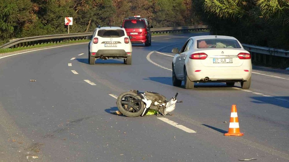 Antalya'da otomobil ile motosiklet çarpıştı 1 ölü