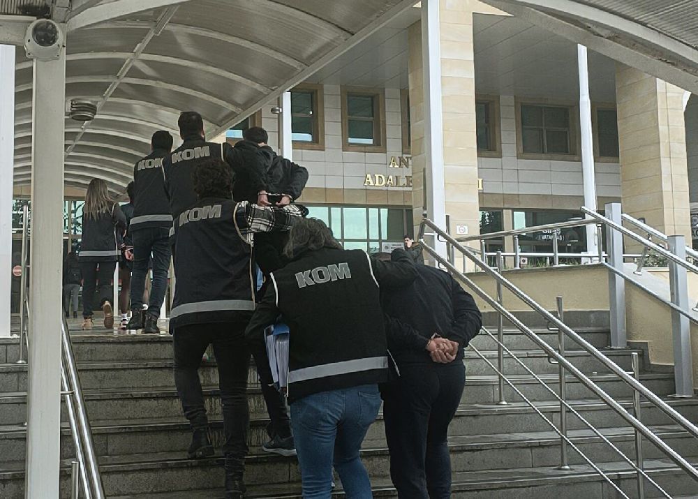 Antalya’da sahte para kullanan 5 kişiye gözaltı