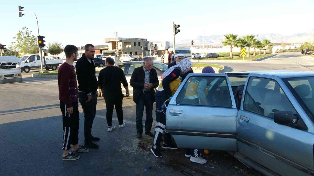 Antalya trafik kazası 2 yaralı