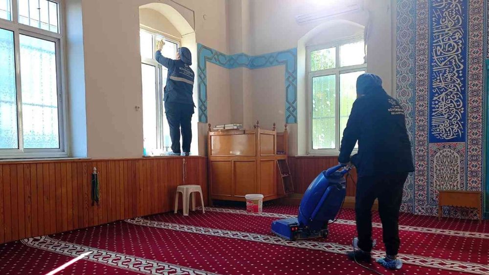 Aydın'da ibadethane temizlikleri devam ediyor