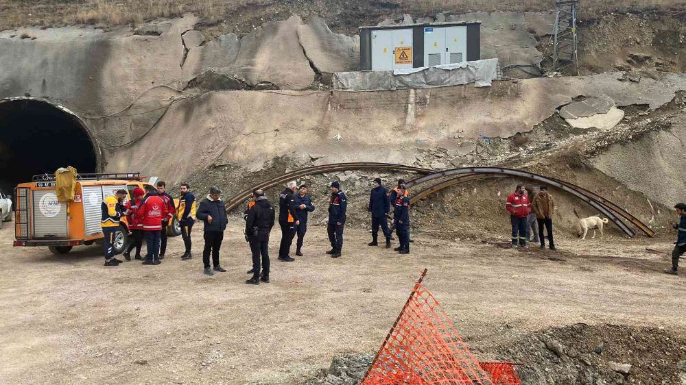 Bayburt'ta tünel göçtü 5 işçi yaralı