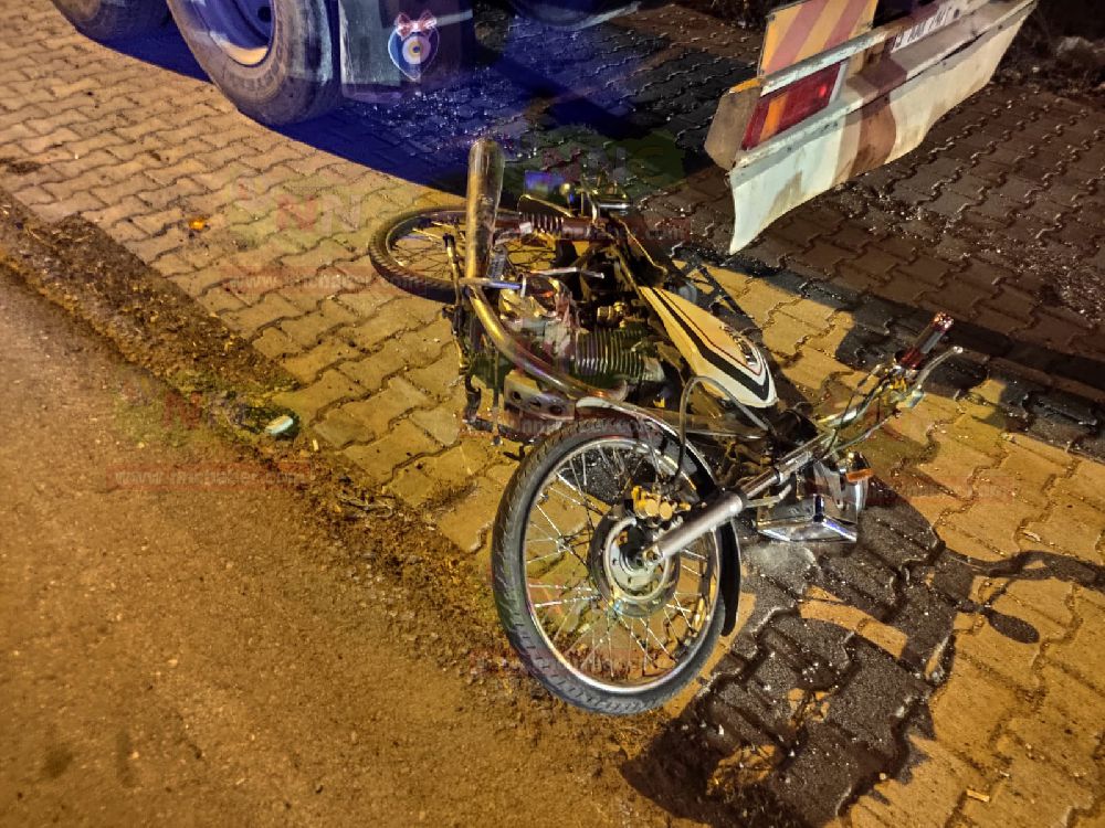 Bucak'ta Kaza motor sürücüsü metrelerce sürüklendi