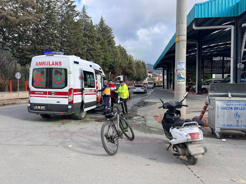Bucak'ta motor ile bisiklet çarpıştı 2 yaralı