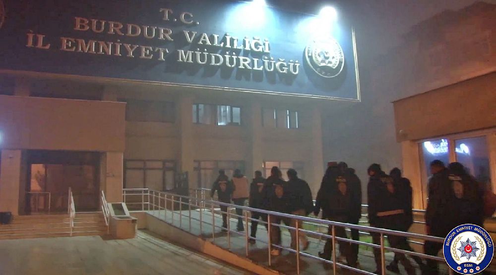Burdur'da dolandırıcılık operasyonunda 3 tutuklama